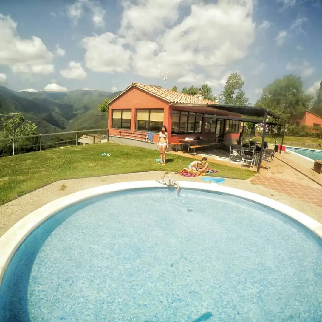 Piscina y verano en alojamiento rural